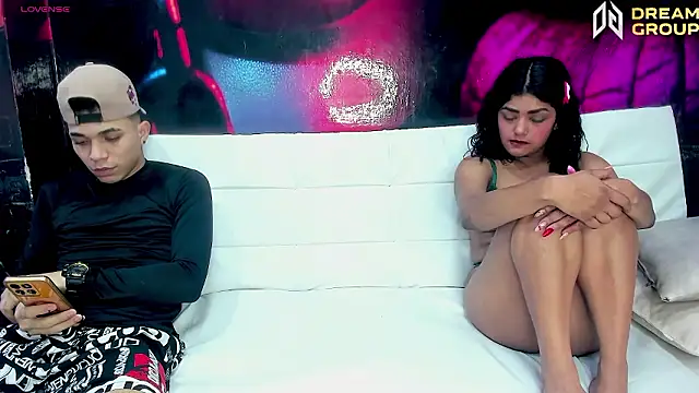 AmazingPartysのライブXXXチャット