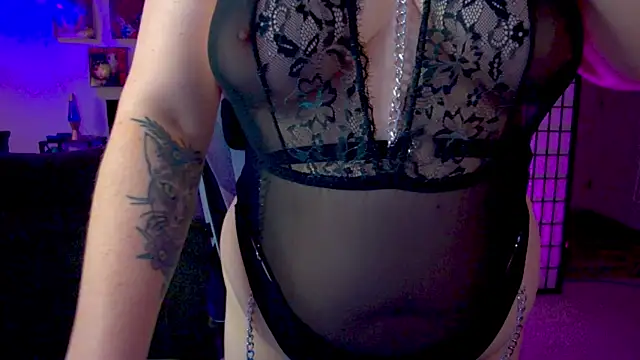 دردشة KiraSpitQueen الجنسية المباشرة