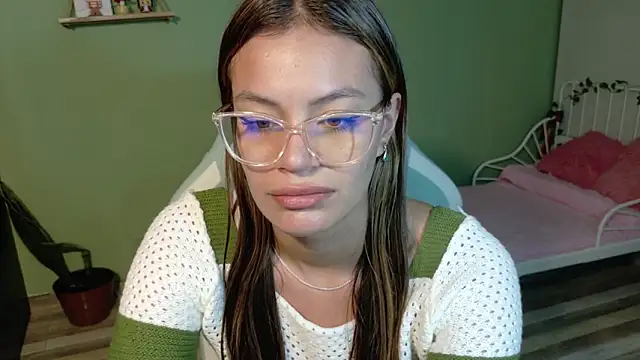 Emerald_Sparkles_ Adlı Modelin Canlı XXX Sohbeti