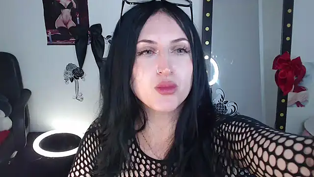 Evelyn_Sheeran Adlı Modelin Canlı XXX Sohbeti