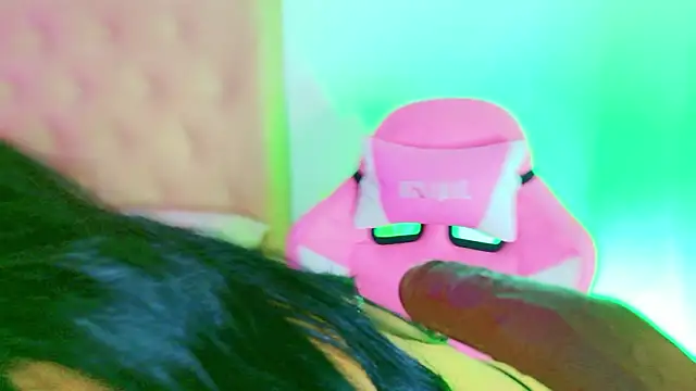 CharlootteEvans' Live XXX Chat