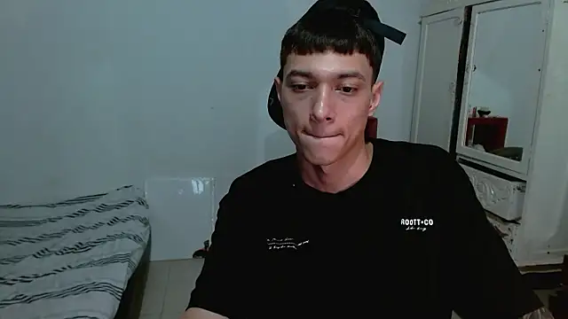 Chatroom XXX en direct de aaron_blug