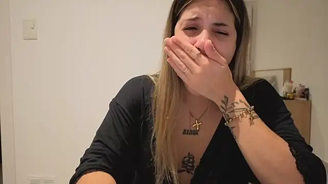 XXX chat uživo modela Lolykush