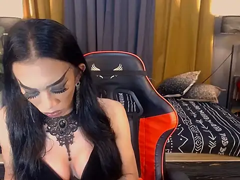 VeshtidaTS: διαδικτυακό σόου στην κάμερα