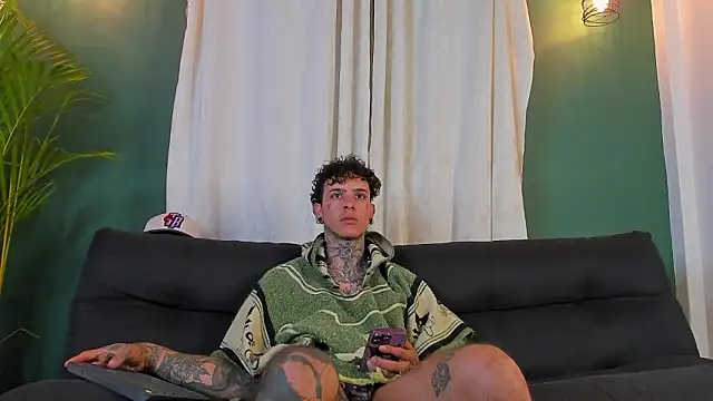 Aron_ford Live XXX Chat