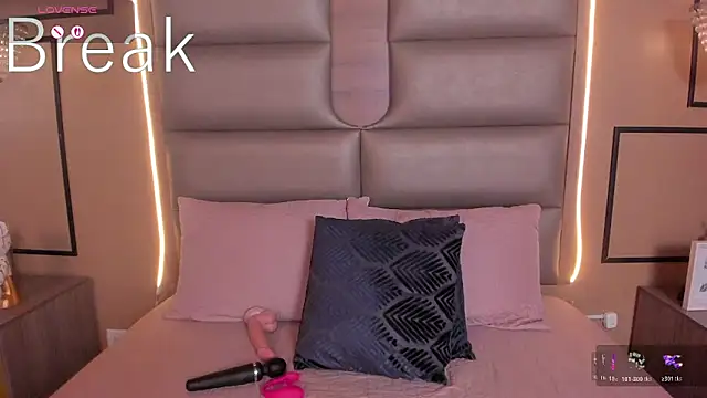 CAYLINCOLLINS' Live XXX Chat