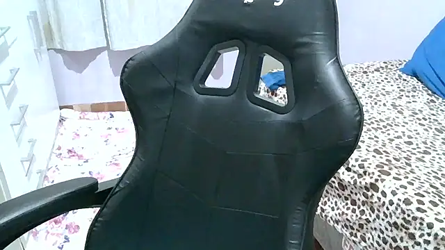 Paolaa_hoot Chat XXX in diretta