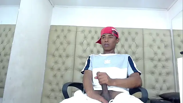 TonnyMarck: διαδικτυακό σόου στην κάμερα