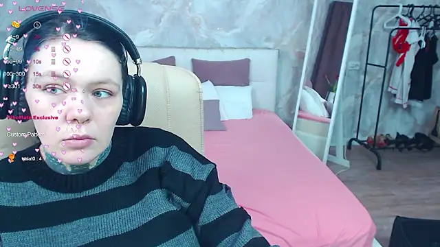 Qwerty_Anna_Lbo's Live XXX Chat