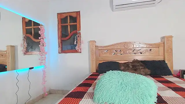 bratz_glloen Live XXX chat