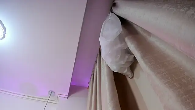 AnnaBroooks' Live XXX Chat