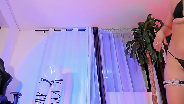 Chatroom XXX en direct de HelaBathory