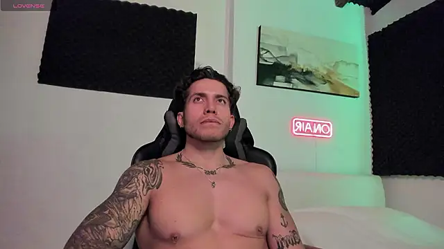 LucianSinclair Chat XXX in diretta