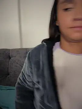 Isabella-Teen Live XXX-Chat