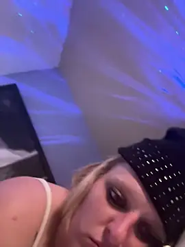 KITTYBOOBOOFUXX 即時 XXX 聊天