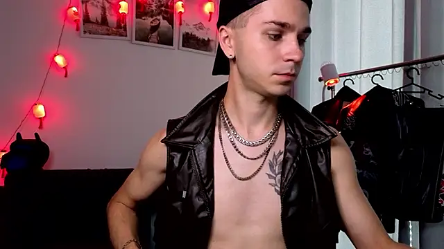 عرض كام Joseph__Quinn