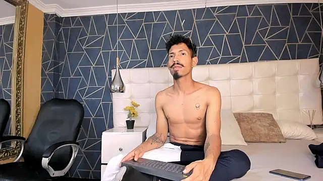 دردشة NoaahTylor الجنسية المباشرة