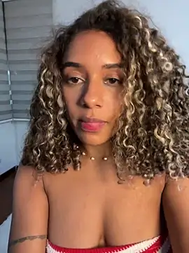 XXX chat uživo modela Belkaj