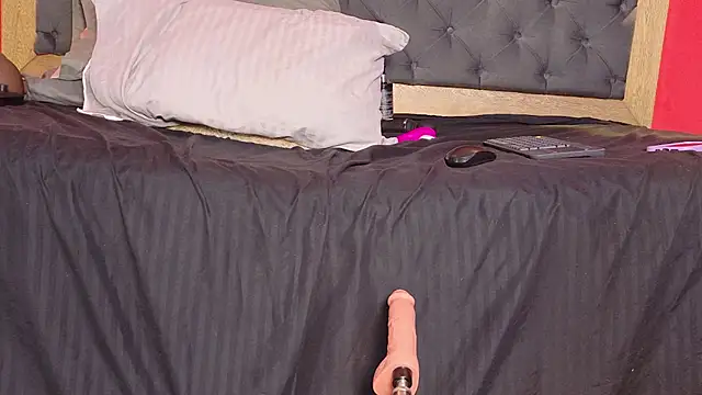 YayaHilton: онлайн-секс-чат