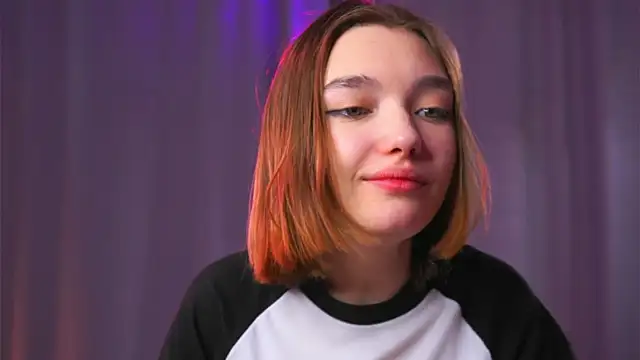 Chat +18 de Leyla_crsh ao vivo