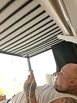 Auhenri25 Show in webcam