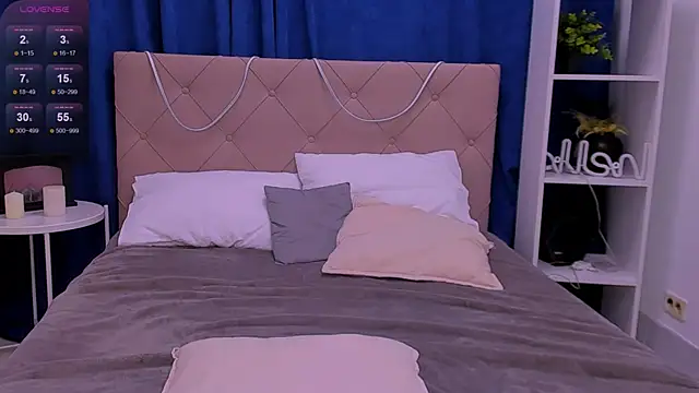 Janie_JJ_Curvie's Live XXX Chat