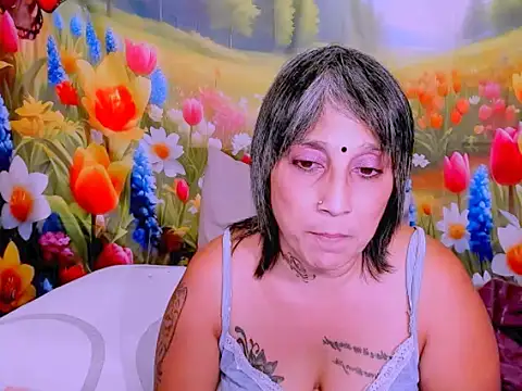 indianroxy's Live XXX Chat