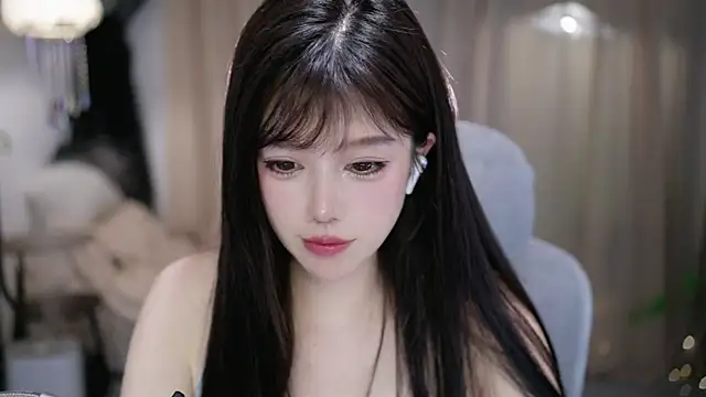 Cecily: διαδικτυακό σόου στην κάμερα