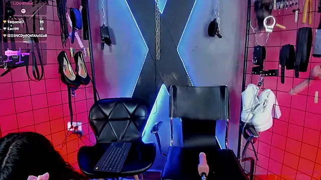 Chat +18 de MissScarlet_Ela_bdsm ao vivo