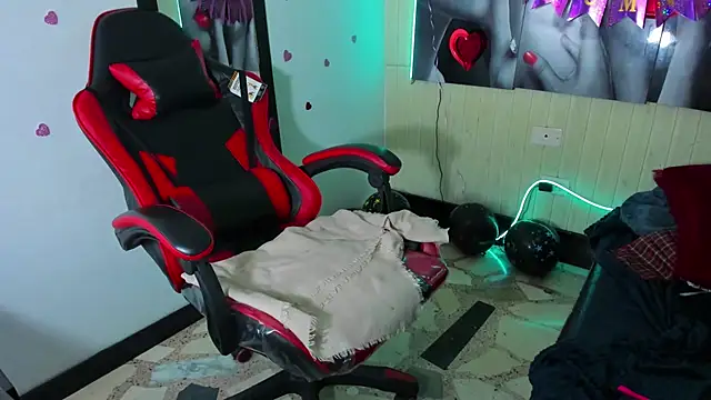 honeyluxe_ Adlı Modelin Canlı XXX Sohbeti