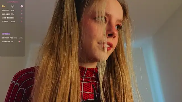 TiffinyMergistのライブXXXチャット