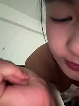 BeiBeiiiii élő XXX-chatje