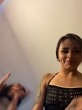 Lauraaa_pink18's Live XXX Chat