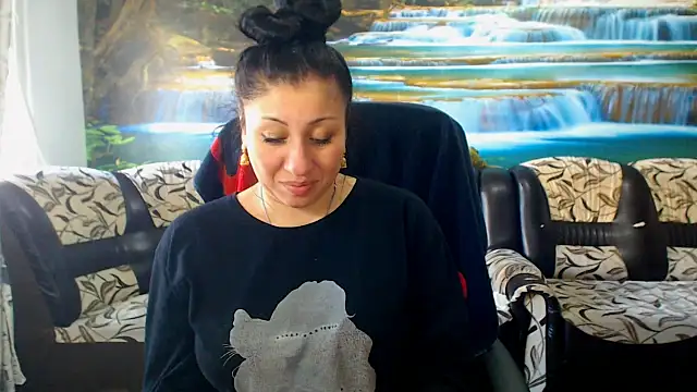 MoistMady Adlı Modelin Canlı XXX Sohbeti