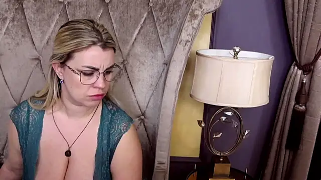 Chat XXX en directo de BustyGizelle