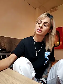 XXX chat uživo modela TiffanyMaze