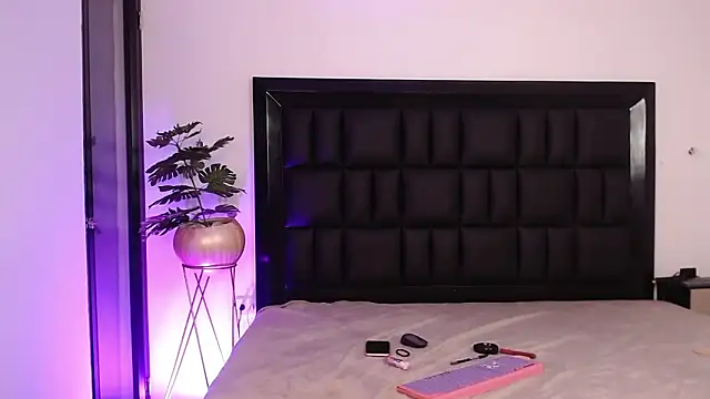 Czat XXX na żywo – mia_roosee1