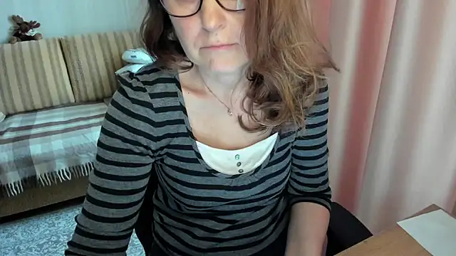 Chat +18 de lauraoven ao vivo