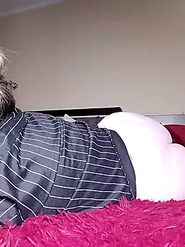 Sweetredvelvet élő XXX-chatje