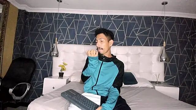 NoaahTylor: απευθείας συνομιλία ΧΧΧ