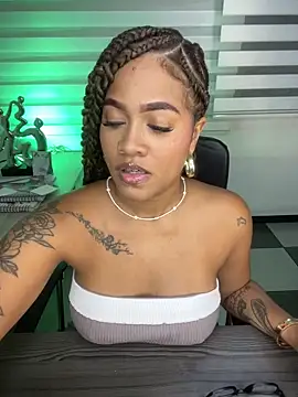 riri_brunnete élő XXX-chatje