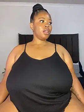 LunaCovenn élő XXX-chatje