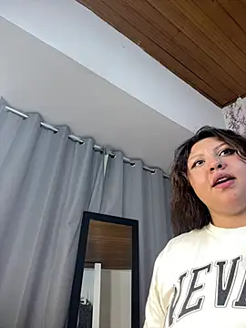 Larissa_Antonella – Naživo XXX chat