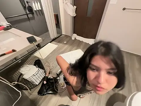 Chat +18 de petitelatinateen ao vivo