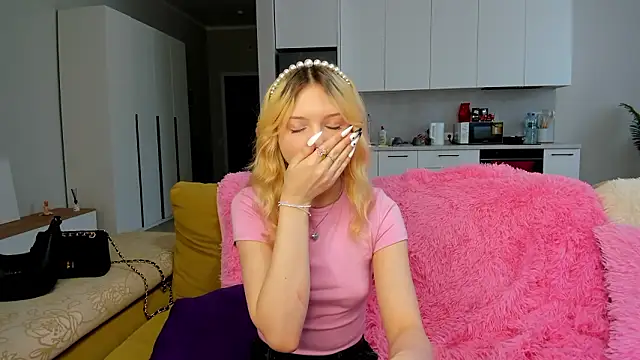 sweet_bl0nde élő XXX-chatje