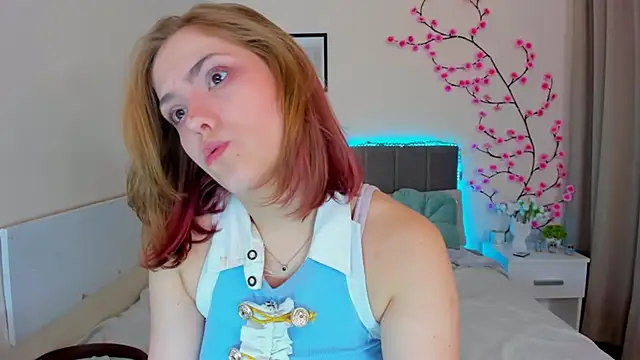 DellaRows live XXX chat