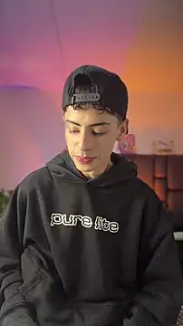 Sebastian_ReedのライブXXXチャット