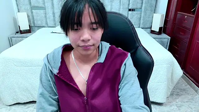 XXX chat uživo modela laureentt_