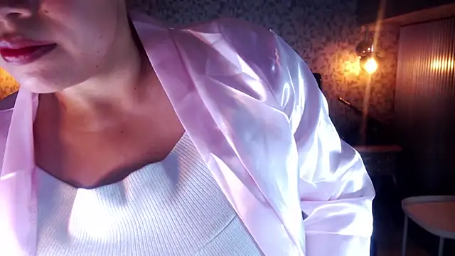 CurvyJulieth Show in webcam