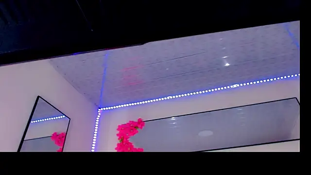 NathalialLooes Chat XXX in diretta